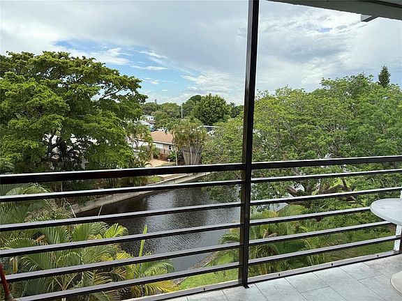 4th image of 112 Royal Park Drive #4b