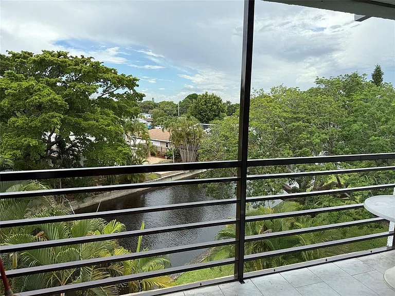 112 Royal Park Dr #4B — Photo 4