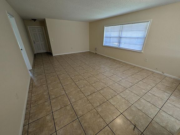 3rd image of 4506 Highland Ln