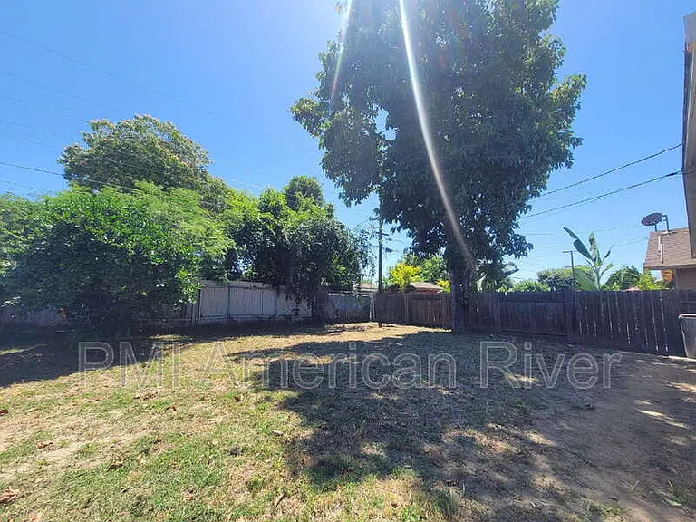 881 Beardsley Dr — Photo 16