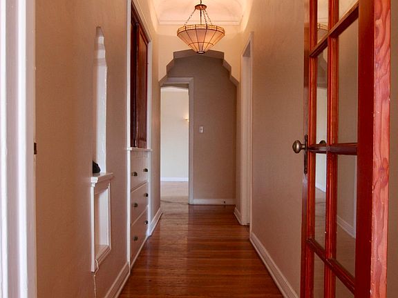 5th image of 364 S Cloverdale Ave Bsmt 2