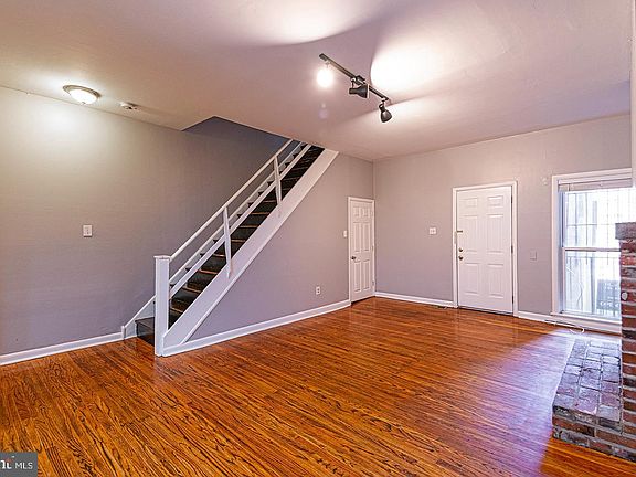 3rd image of 1517 Lombard St