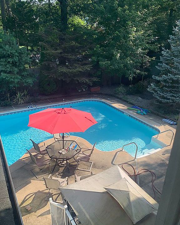 1st image of 111 Arbutus Dr