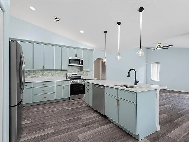 14 Colechester Ln — Photo 4