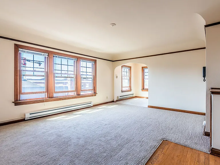Leonard Apartments — Photo 15