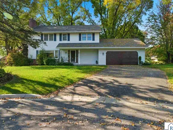 221 Crestwood Dr, North Mankato, MN 56003