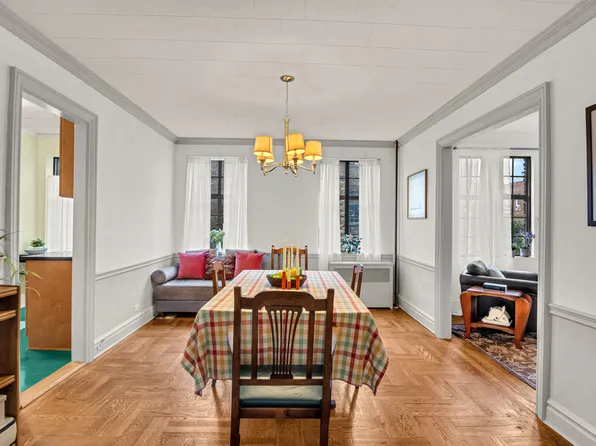 116 Pinehurst Avenue image 2 of 15