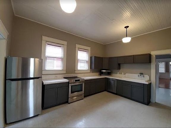 2nd image of 1913 E Columbus Dr