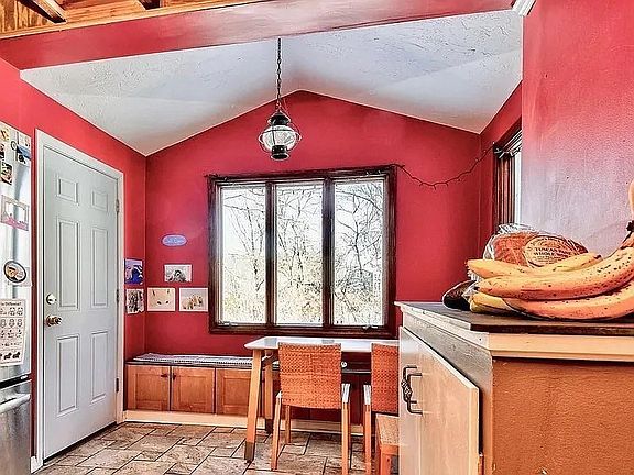 5th image of 81 Riverview Cir