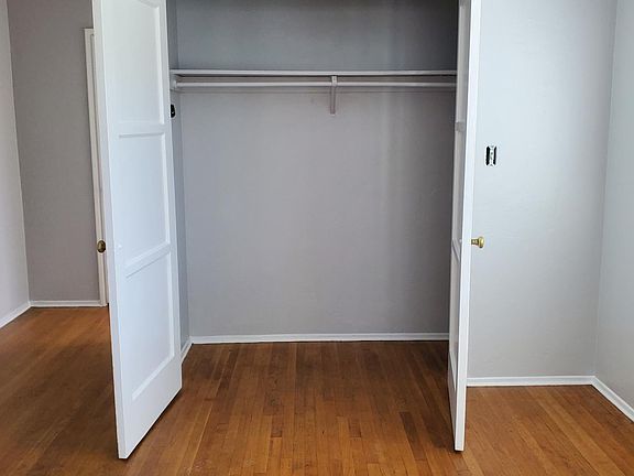 4th image of 3949 Kansas St