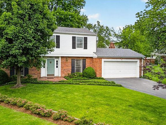 2nd image of 925 Winterwood Ln