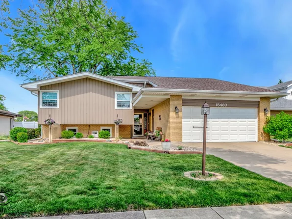 15430 Ann Marie Dr, Oak Forest, IL 60452