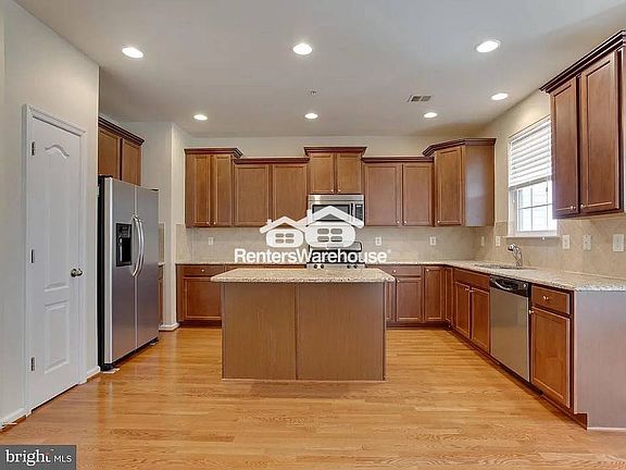 2nd image of 7427 Macon Dr