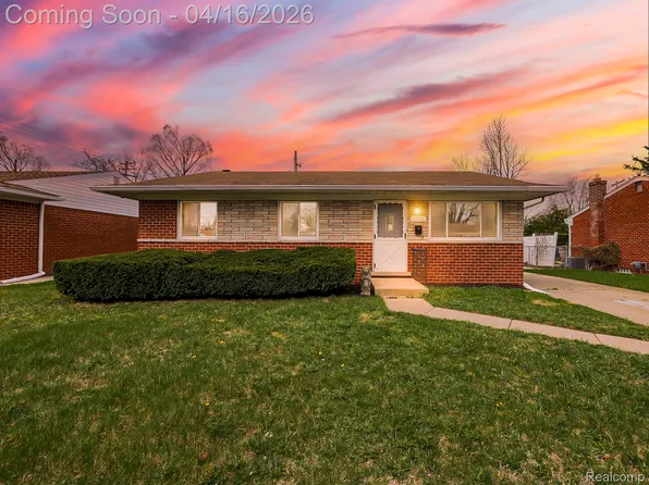 32209 Eastway St, Roseville, MI 48066