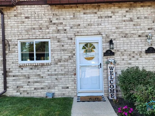 744 Fairway Dr APT 24, Wauseon, OH 43567