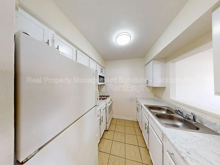 1010 Bronson St #12 — Photo 4