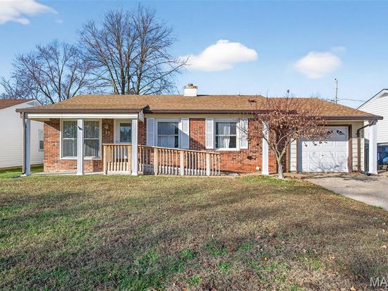 18 Derby Ln, Saint Peters, MO 63376
