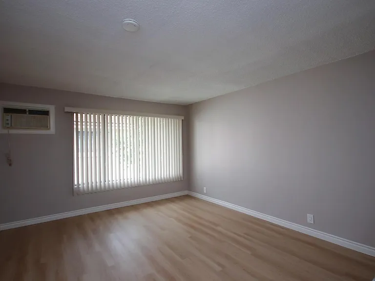 976 E Villa St #16 — Photo 6