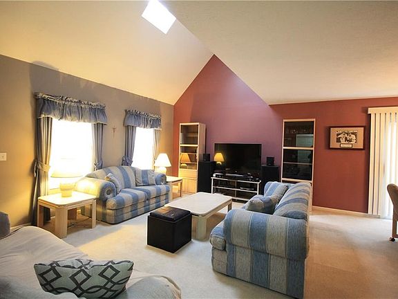 4th image of 948 E Kensington Ln #22