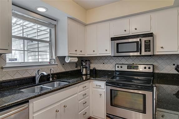 3rd image of 2827 Hazelwood Dr