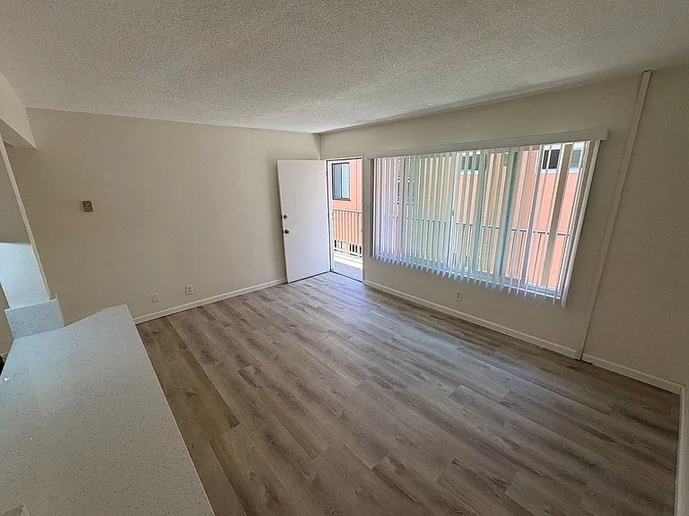650 Linden Ave — Photo 6