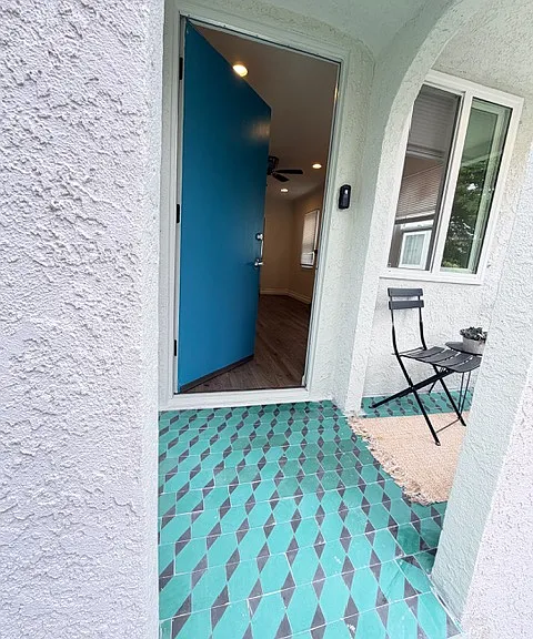 2840 S Mansfield Ave — Photo 3