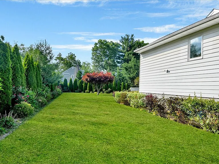 118 Van Etten Blvd — Photo 45