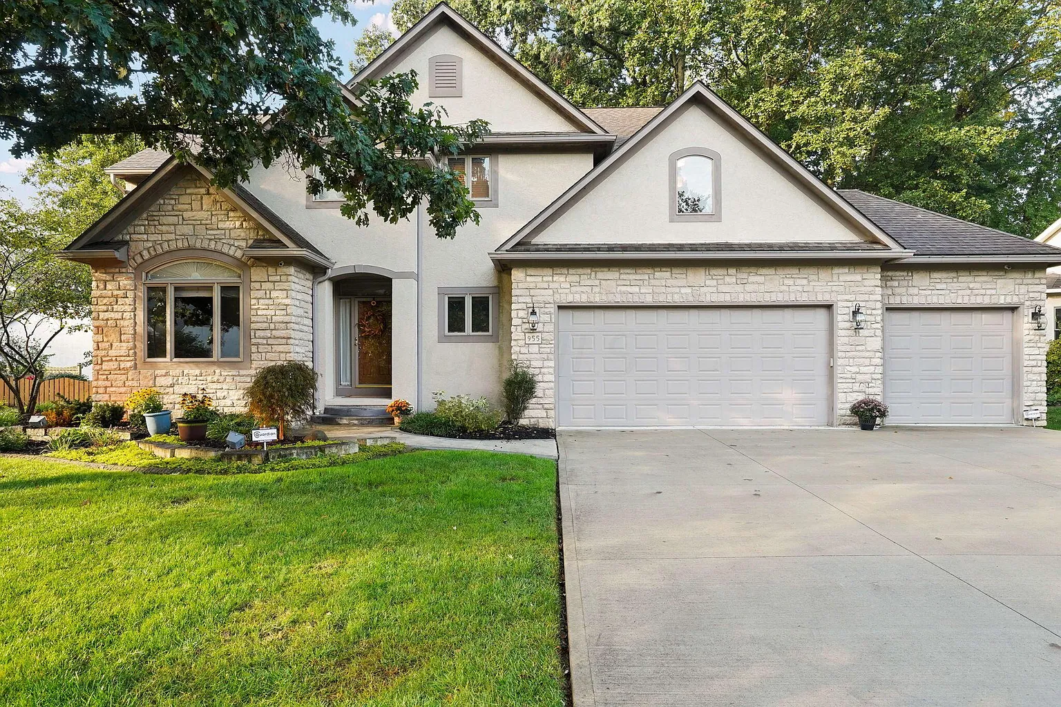955 Wake Dr photo 1