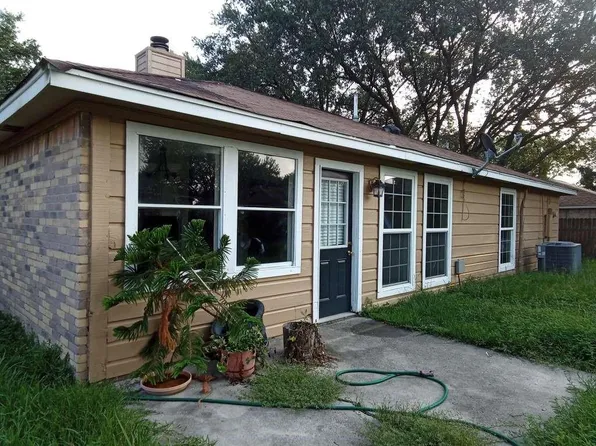 2410 Daffodil St, Highlands, TX 77562