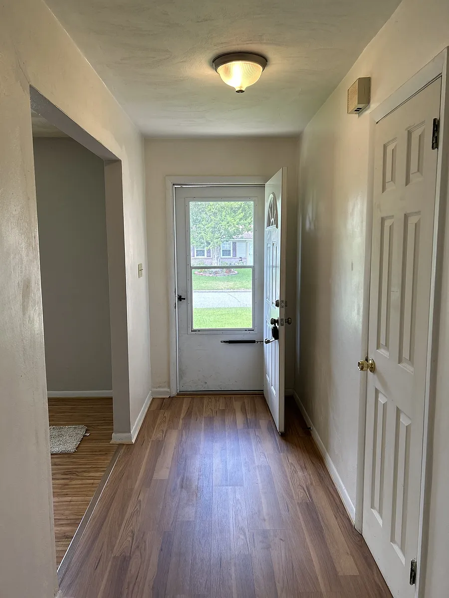 Foyer - 3841 Forrester Ln