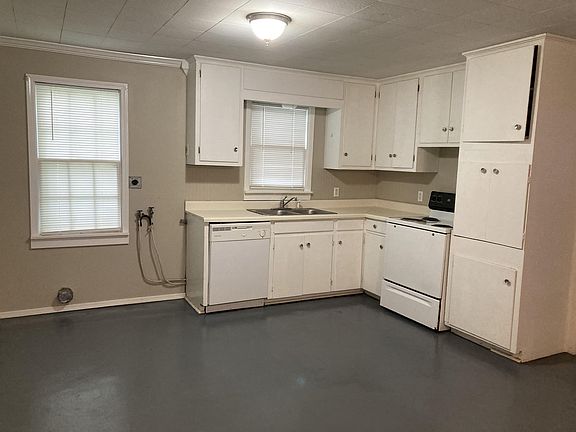 3rd image of 803 1/2 N Wright St #B