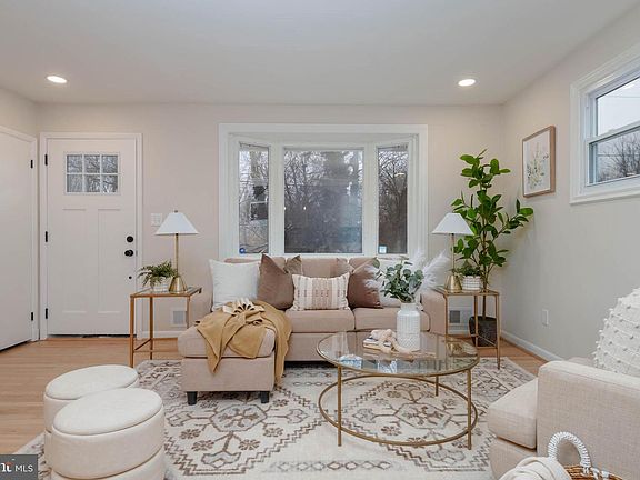 5th image of 9709 Uxbridge Rd