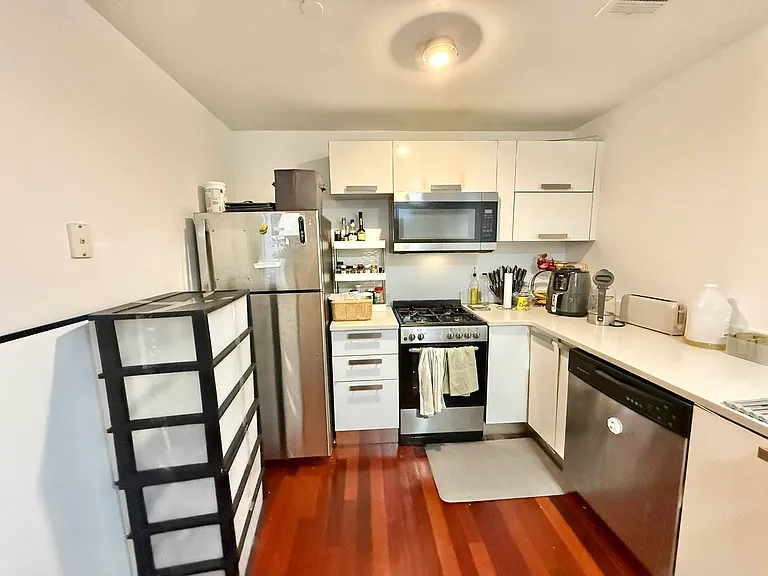 16 Meserole St #1B — Photo 13