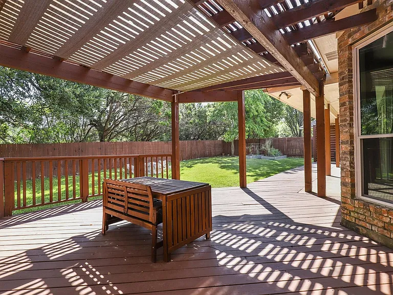 18121 Whitewater Cv — Photo 35
