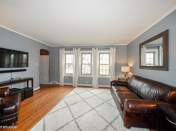 3rd image of 7007 W Cornelia Ave