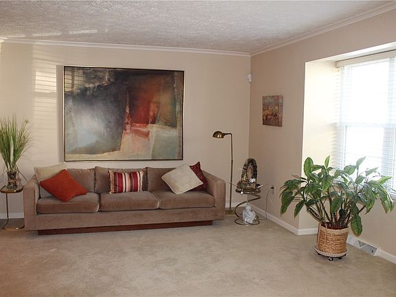 4th image of 2663 Hunters Point Dr
