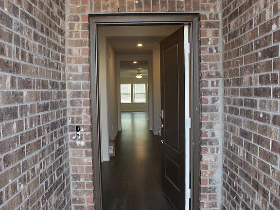 5th image of 6428 Yorkdale St