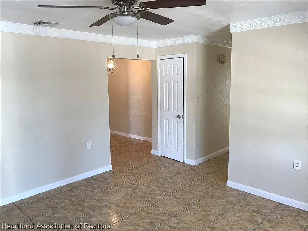 4 bed, 2.0 bath, 1568 sqft, $1,600 — Photo 3