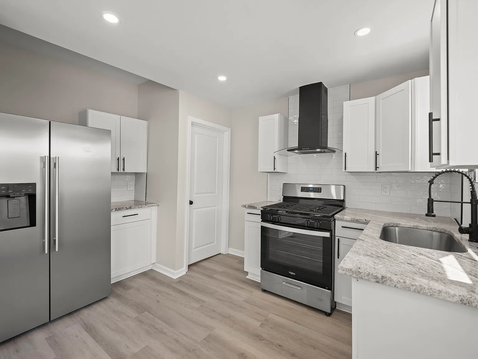 3 bed, 1144 sqft, $1,950 — Photo 4