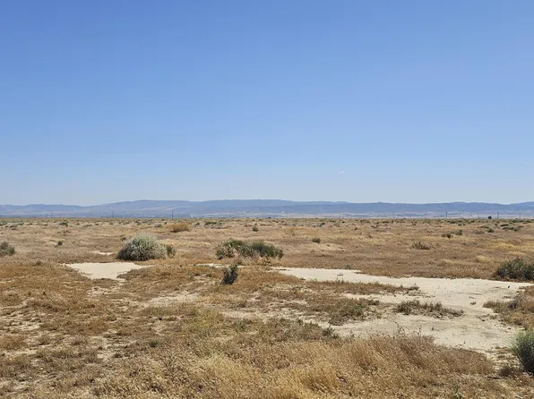 263 263rd St E, Llano, CA 93544