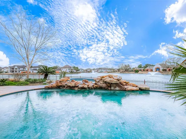 5 Camden Ct, Sugar Land, TX 77479