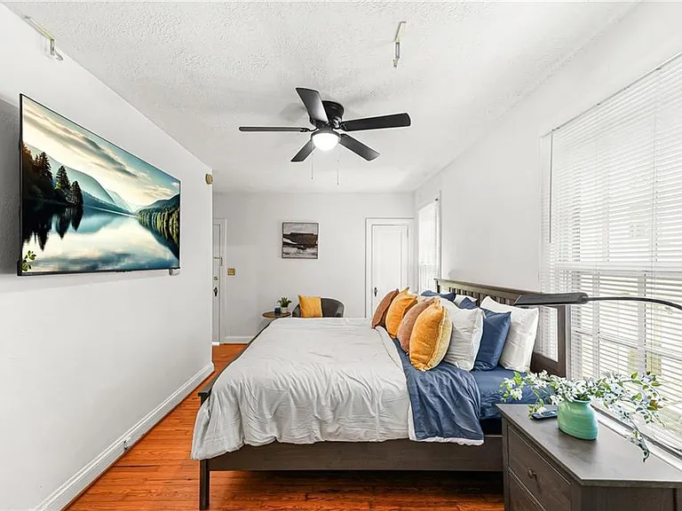3635 Cantrell Rd NE #4 — Photo 10