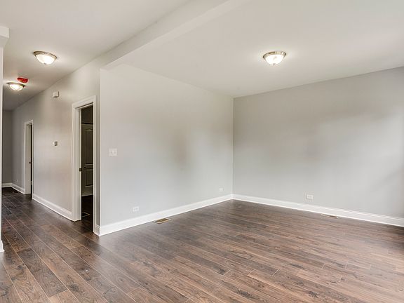 3rd image of 7512 S Luella Ave