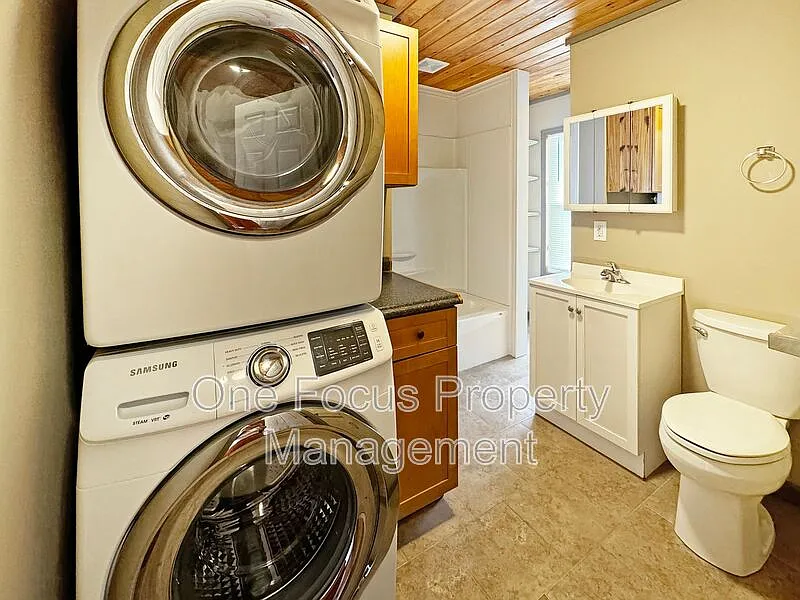 2 bed, 1.0 bath, $975 — Photo 4