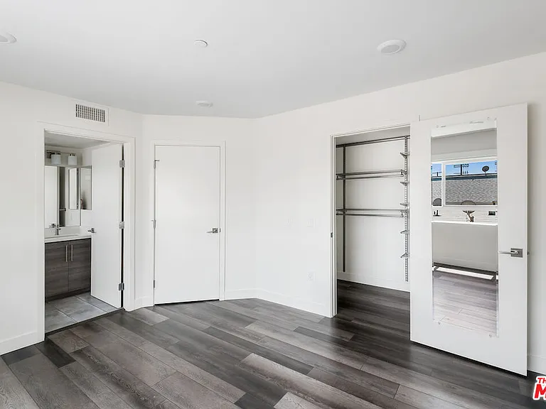 3667 Mentone Ave #8 — Photo 17