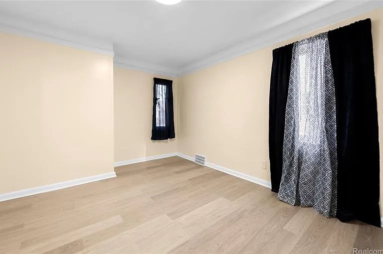 8060 Edward Ave — Photo 11