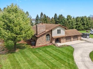 1415 W Rose Center Rd, Fenton, MI 48430