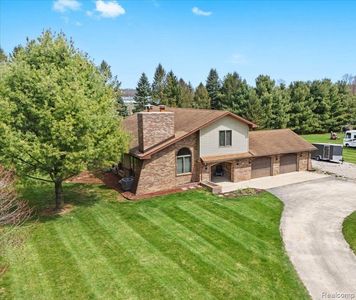 1415 W Rose Center Rd, Fenton, MI, 48430