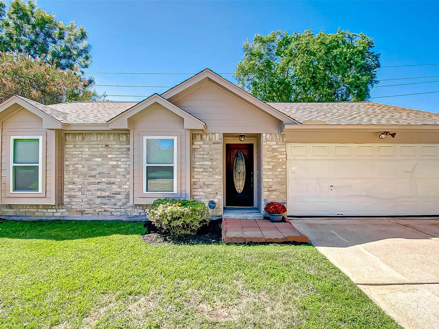 3 bed, 2.0 bath, 1237 sqft, $1,750 — Photo 2