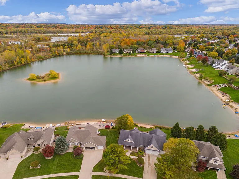 8886 Stonepoint Ct — Photo 47